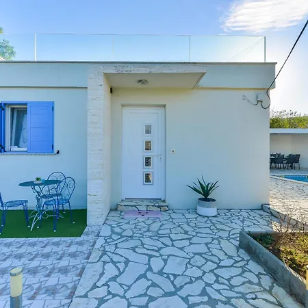 Villa Anna With Pool, Zadar County