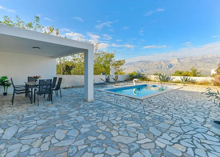 Anna With Pool, Zadar County Villa
