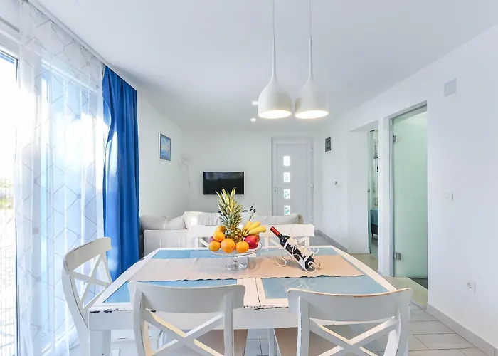 Villa Anna With Pool, Zadar County *