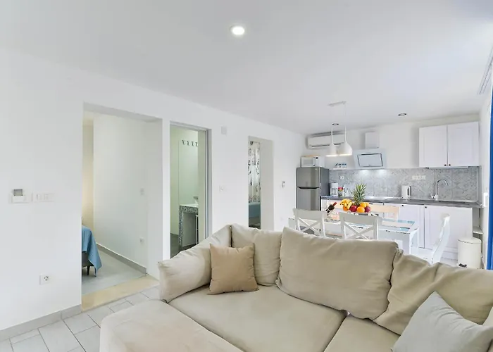 Anna With Pool, Zadar County Vinjerac