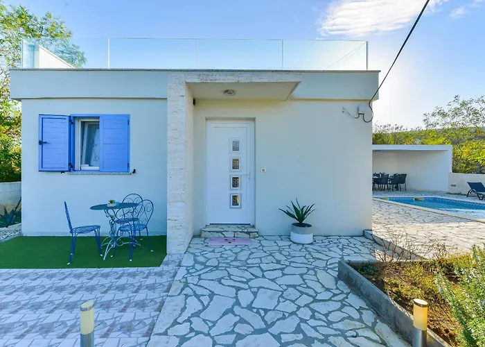 Villa Anna With Pool, Zadar County