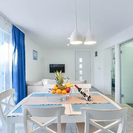 Villa Anna With Pool, Zadar County *