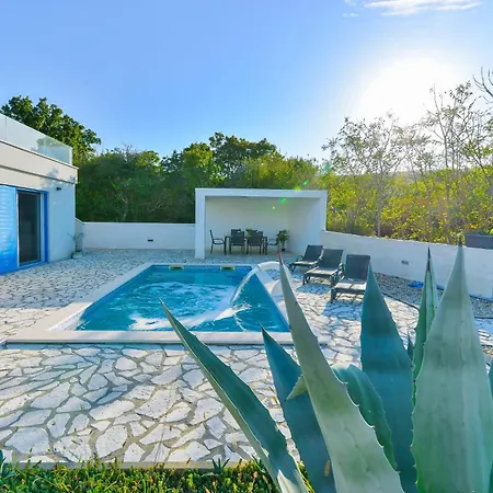 Anna With Pool, Zadar County Villa